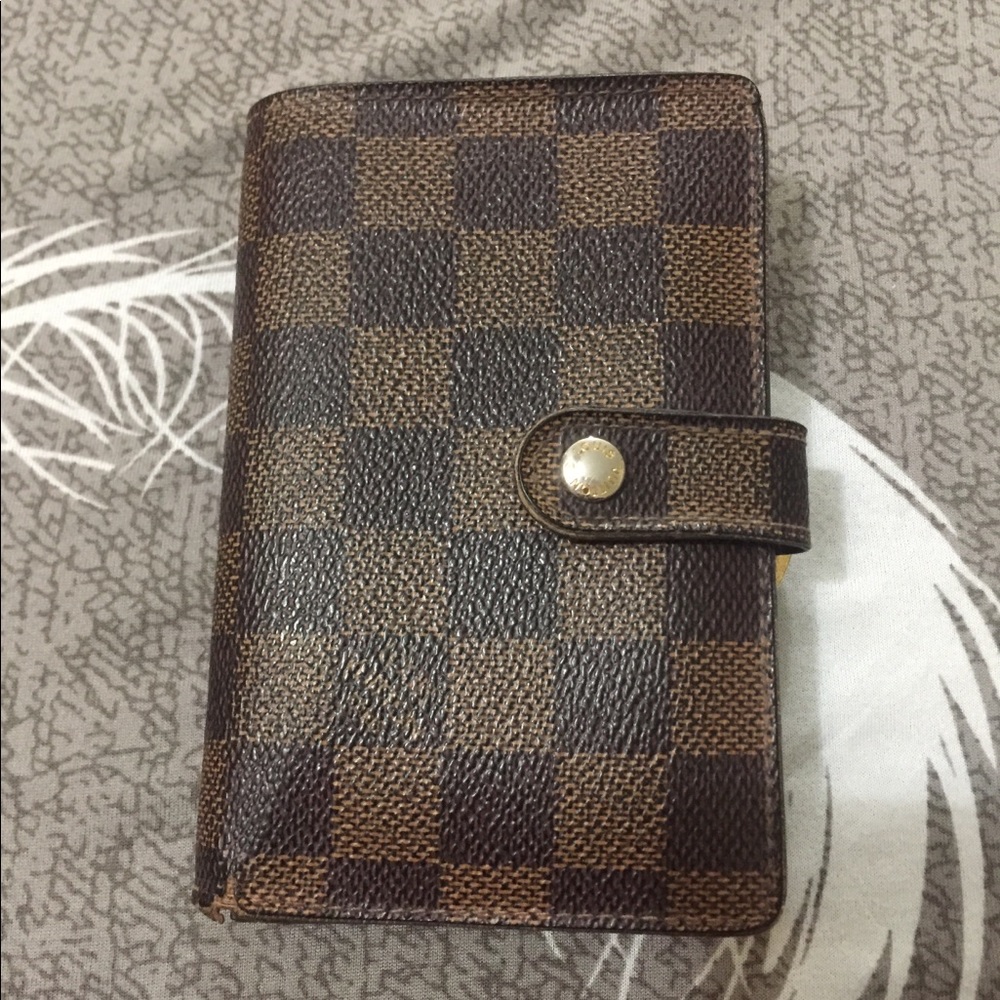 Wallet authentic